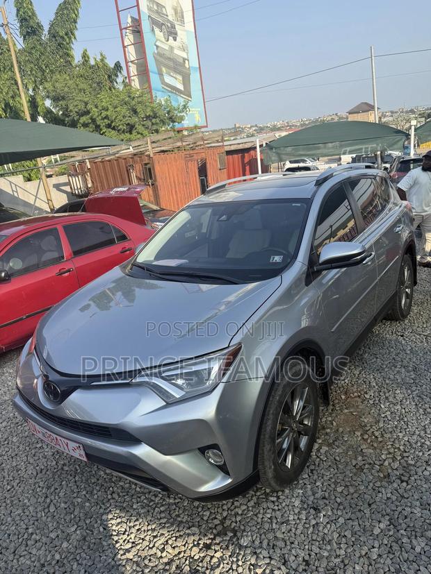 Toyota RAV4 XLE 4dr SUV AWD (2.5L 4cyl 6A) 2018 Silver