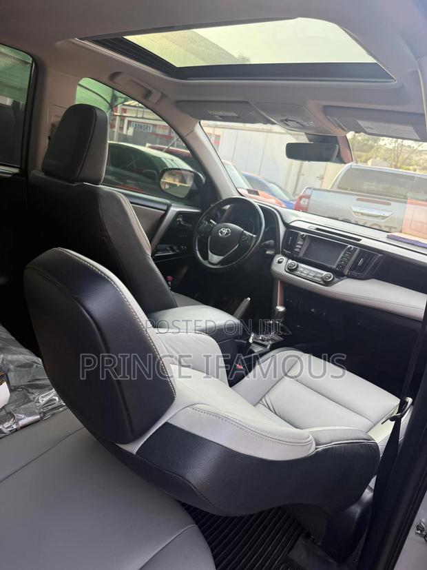 Toyota RAV4 XLE 4dr SUV AWD (2.5L 4cyl 6A) 2018 Silver