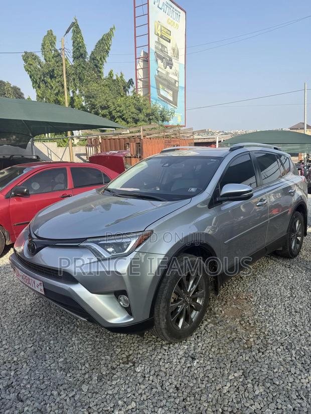 Toyota RAV4 XLE 4dr SUV AWD (2.5L 4cyl 6A) 2018 Silver
