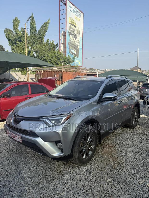 Toyota RAV4 XLE 4dr SUV AWD (2.5L 4cyl 6A) 2018 Silver