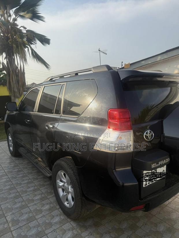 Toyota Land Cruiser Prado 2010 Black photo 2