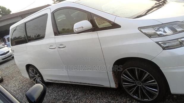 Toyota Vellfire 2016 White photo 6