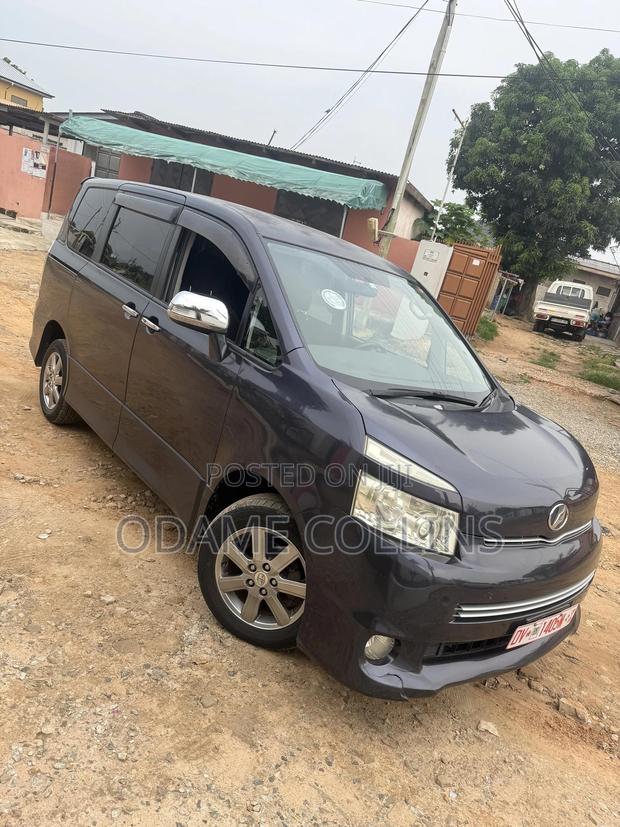 Toyota Voxy 2012 Blue