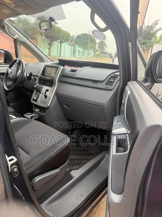 Toyota Voxy 2012 Blue photo 7
