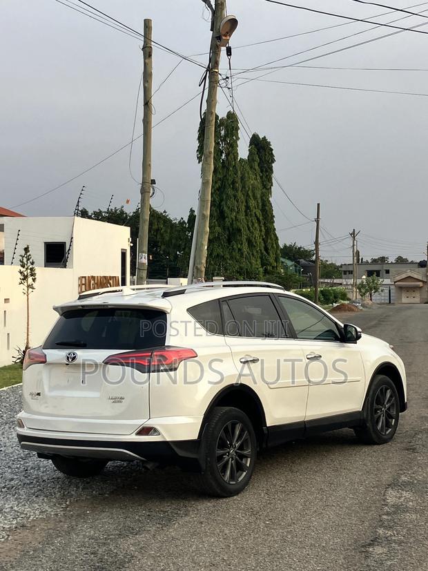 Toyota RAV4 Limited AWD (2.5L 4cyl 6A) 2017 White