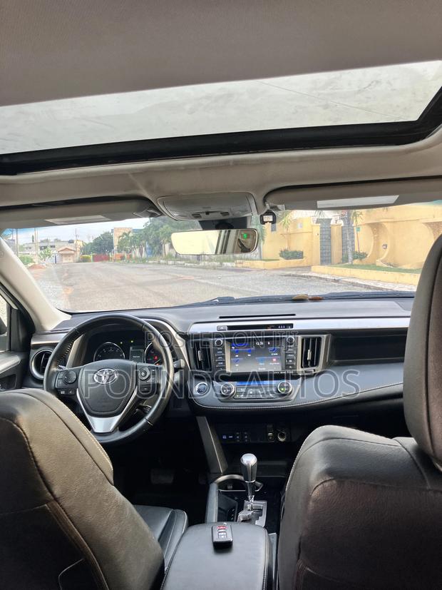 Toyota RAV4 Limited AWD (2.5L 4cyl 6A) 2017 White