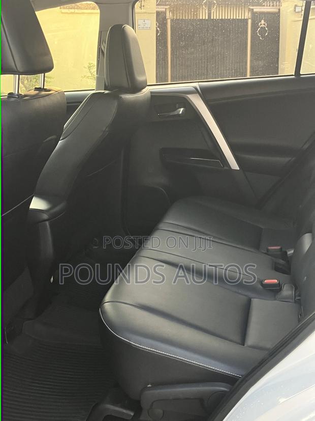 Toyota RAV4 Limited AWD (2.5L 4cyl 6A) 2017 White