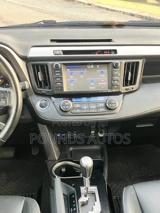 Toyota RAV4 Limited AWD (2.5L 4cyl 6A) 2017 White