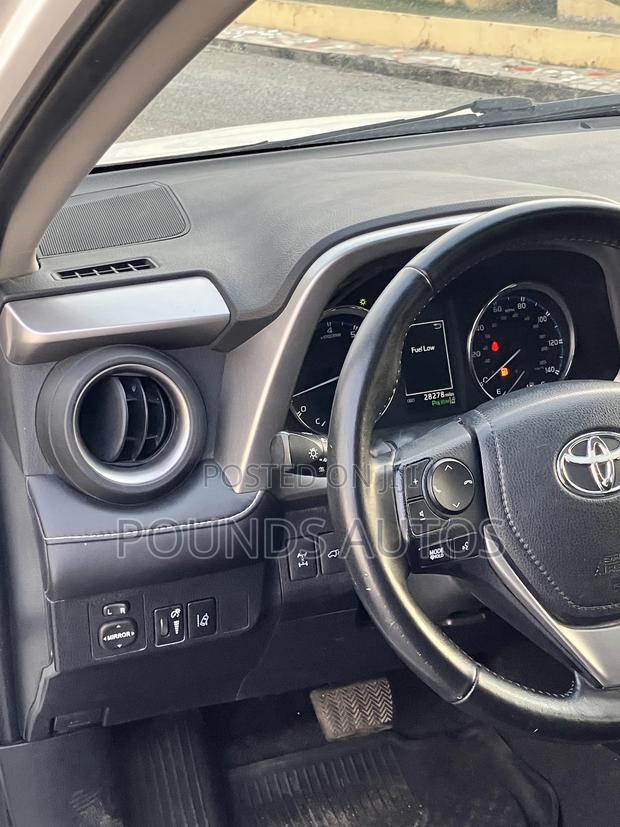 Toyota RAV4 Limited AWD (2.5L 4cyl 6A) 2017 White