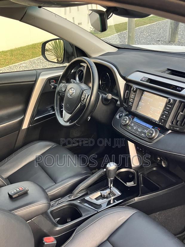 Toyota RAV4 Limited AWD (2.5L 4cyl 6A) 2017 White