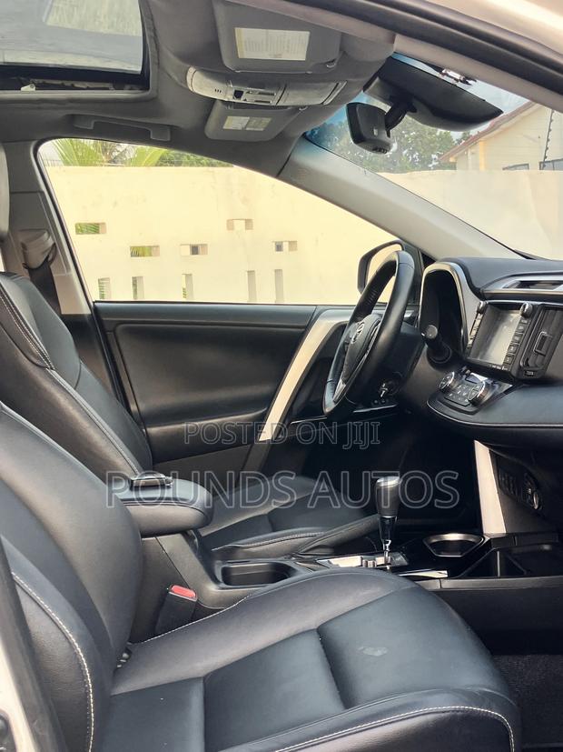 Toyota RAV4 Limited AWD (2.5L 4cyl 6A) 2017 White