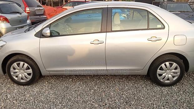 Toyota Belta 2011 Silver photo 7