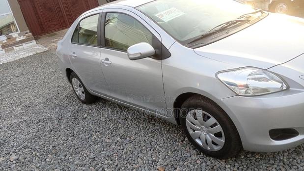 Toyota Belta 2011 Silver photo 6