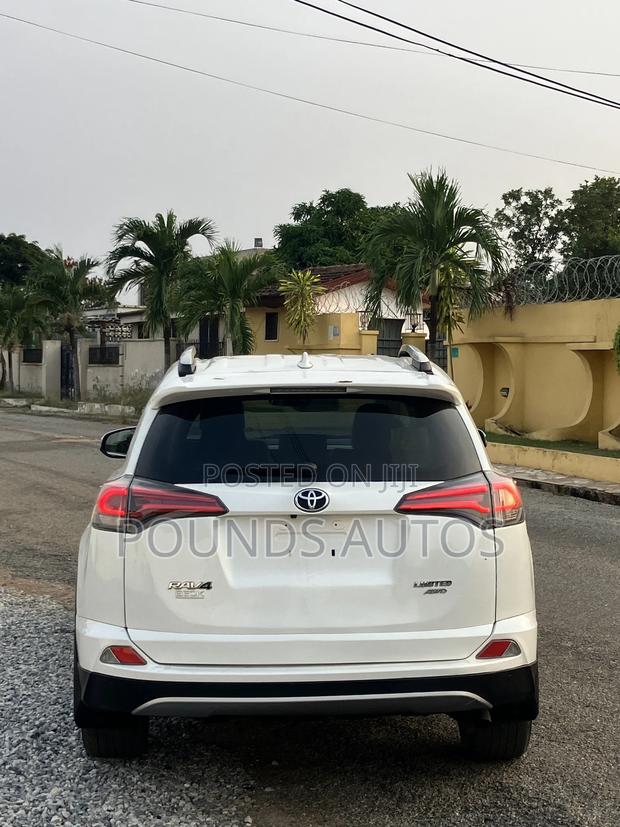 Toyota RAV4 Limited AWD (2.5L 4cyl 6A) 2017 White