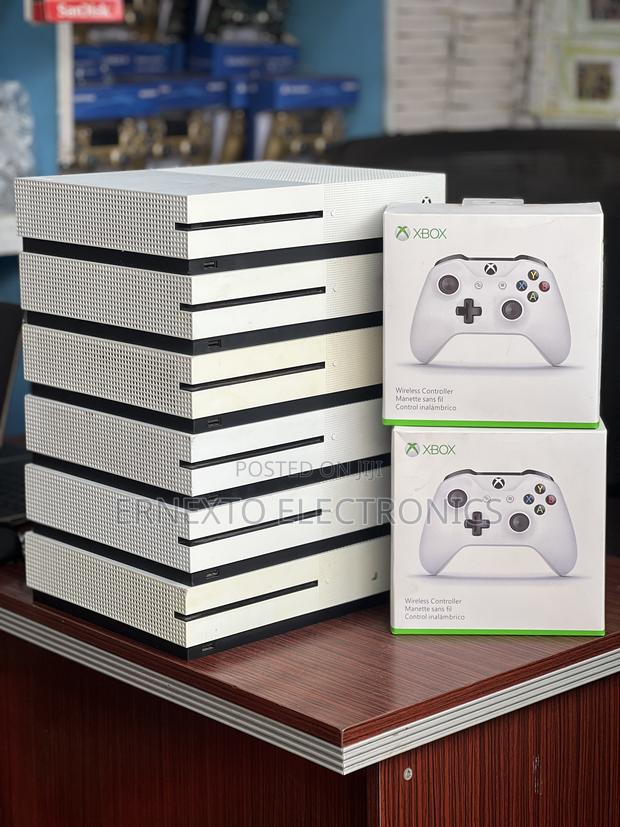 Xbox One S With 7 Games photo 2