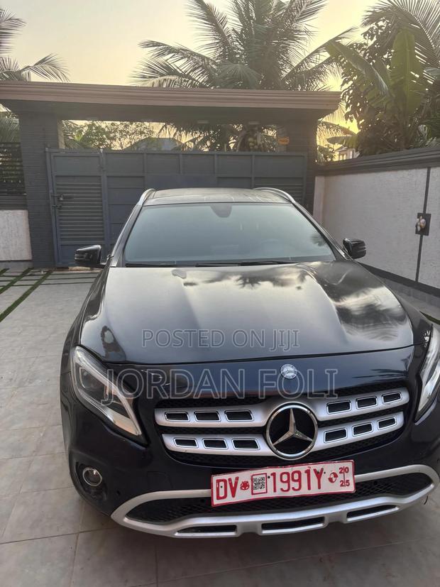 Mercedes-Benz C250 2019 Blue