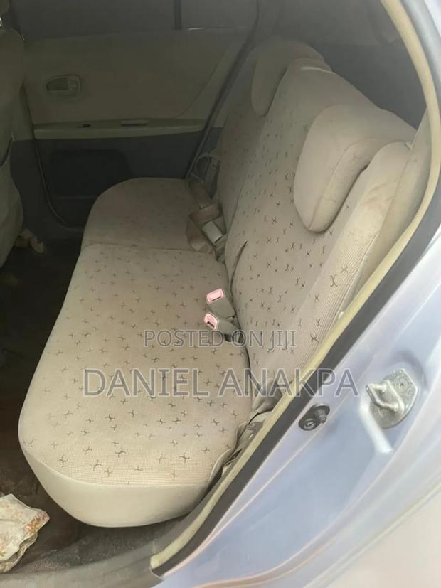 Toyota Vitz 2010 Silver