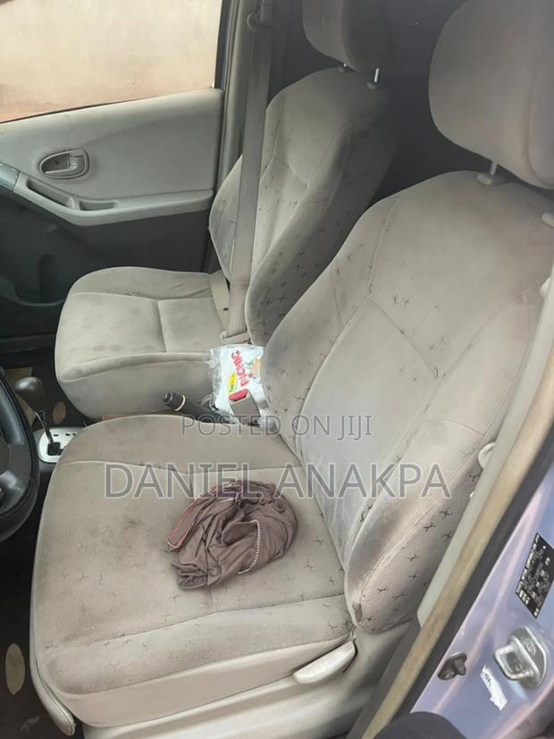 Toyota Vitz 2010 Silver