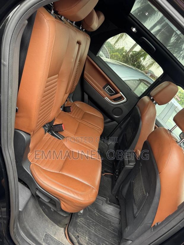 Land Rover Discovery Sport 2017 Black photo 4