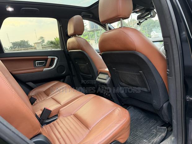 Land Rover Discovery Sport HSE LUX 2017 Black photo 4