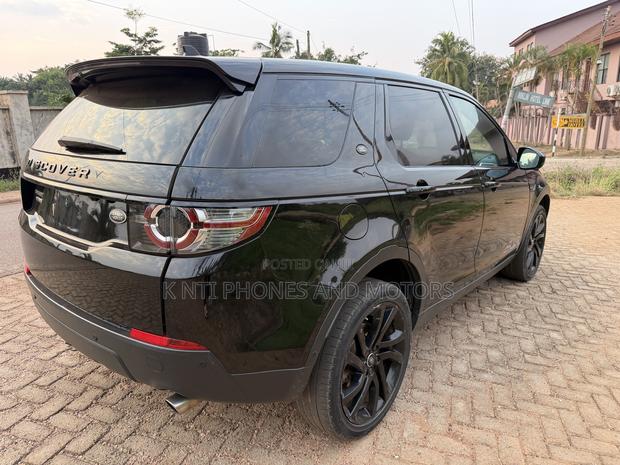 Land Rover Discovery Sport HSE LUX 2017 Black photo 2