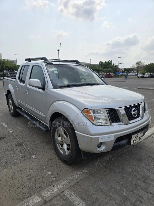 Nissan Frontier Crew Cab LE 4x4 2010 Silver