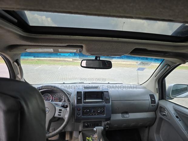 Nissan Frontier Crew Cab LE 4x4 2010 Silver