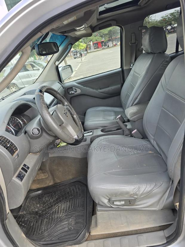 Nissan Frontier Crew Cab LE 4x4 2010 Silver