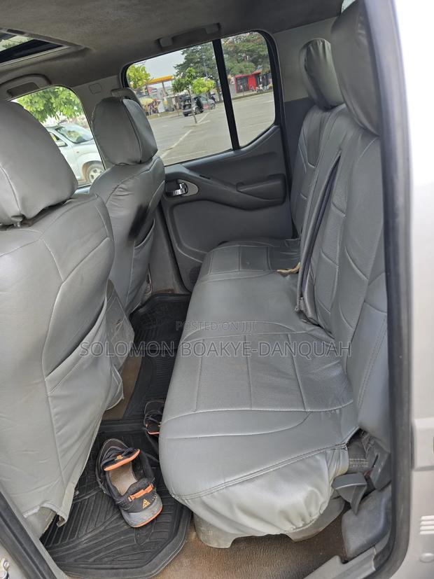 Nissan Frontier Crew Cab LE 4x4 2010 Silver