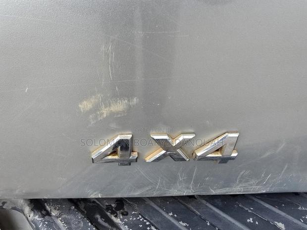 Nissan Frontier Crew Cab LE 4x4 2010 Silver