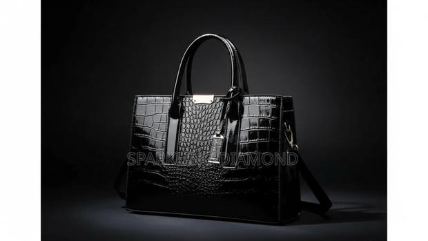Elegant Crocodile-Pattern Structured Handbag photo 3