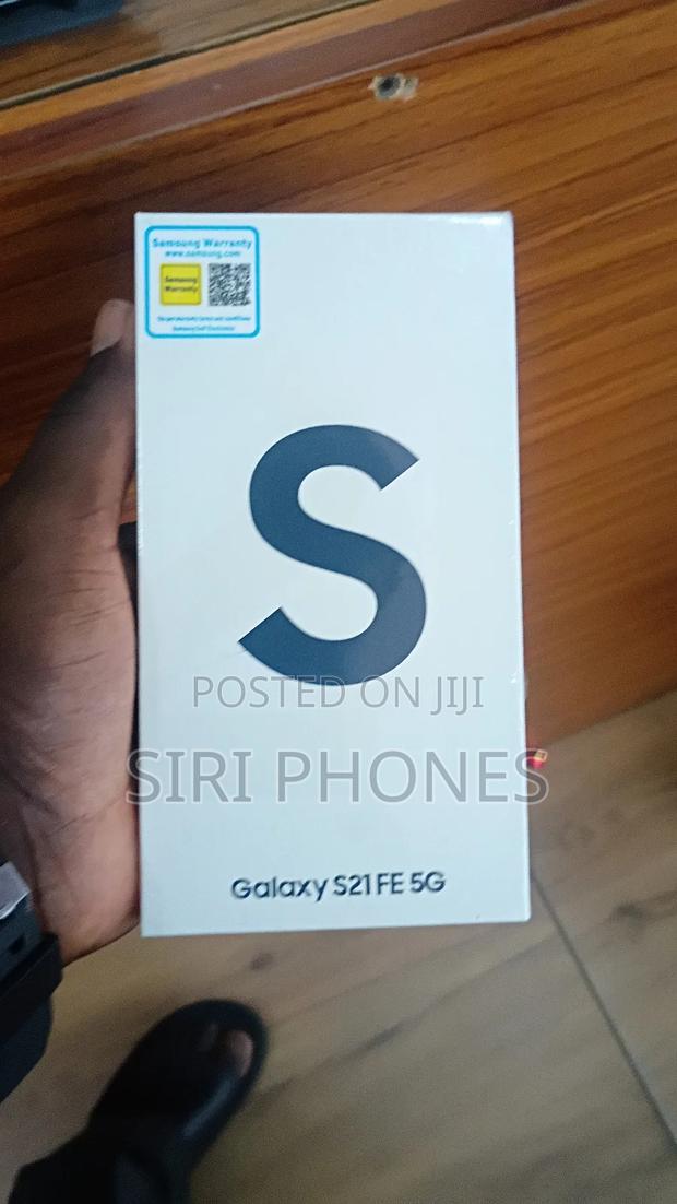 New Samsung Galaxy S21 FE 5G 128 GB Black photo 2