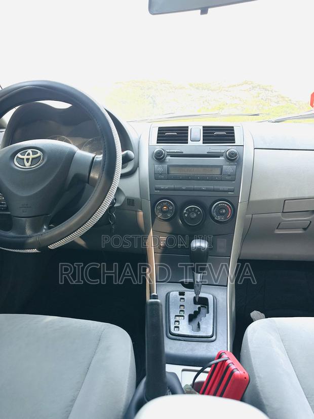 Toyota Corolla LE 4dr Sedan (1.8L 4cyl 4A) 2010 Black