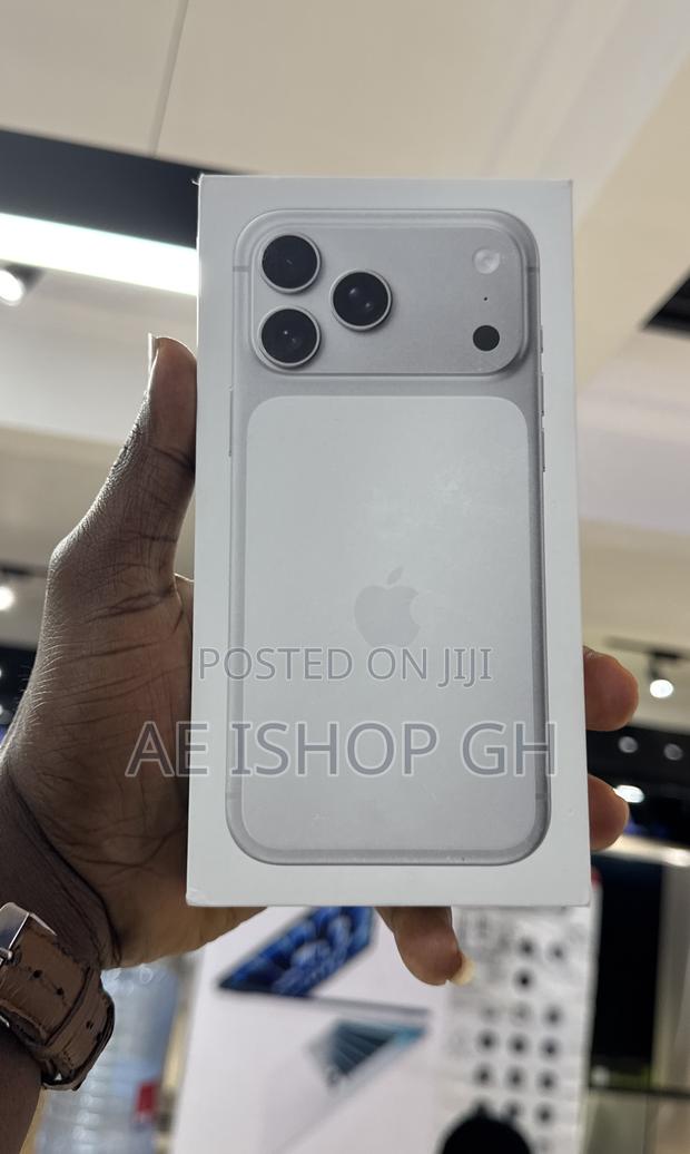New Apple iPhone 17 Pro Max 1 TB Silver photo 2