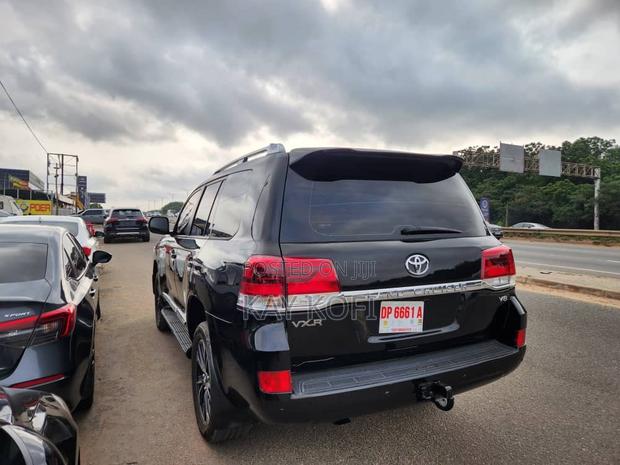 Toyota Land Cruiser 4.5 V8 GXR 2016 Black