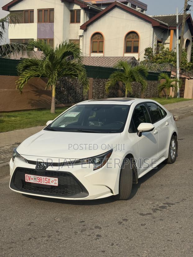 Toyota Corolla LE 2022 White