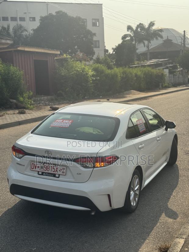 Toyota Corolla LE 2022 White photo 7