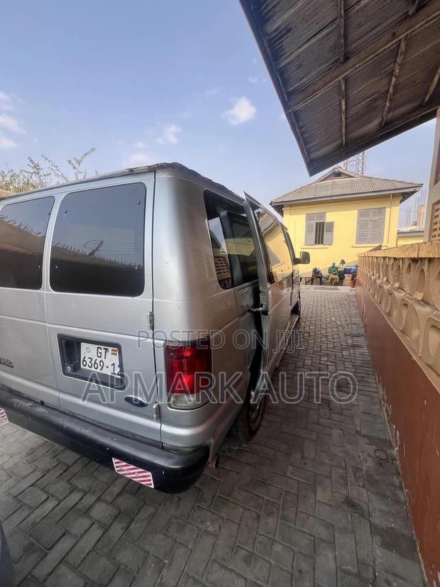 Ford E350 2010 Silver photo 2