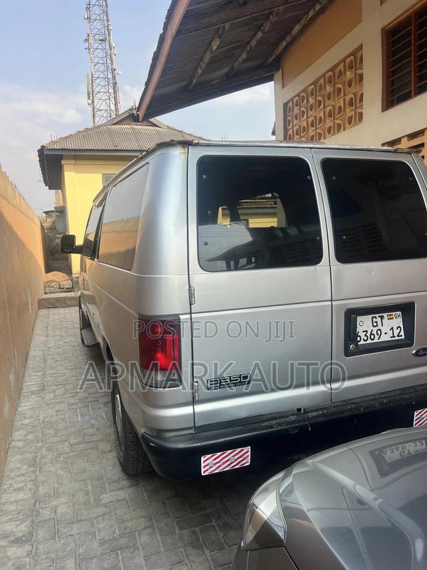 Ford E350 2010 Silver photo 3