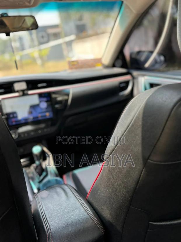 Toyota Corolla 2015 Black photo 4