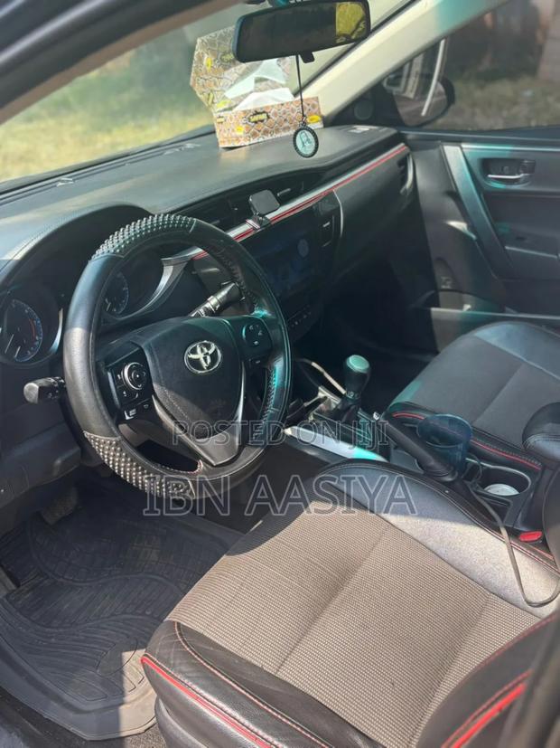 Toyota Corolla 2015 Black photo 5