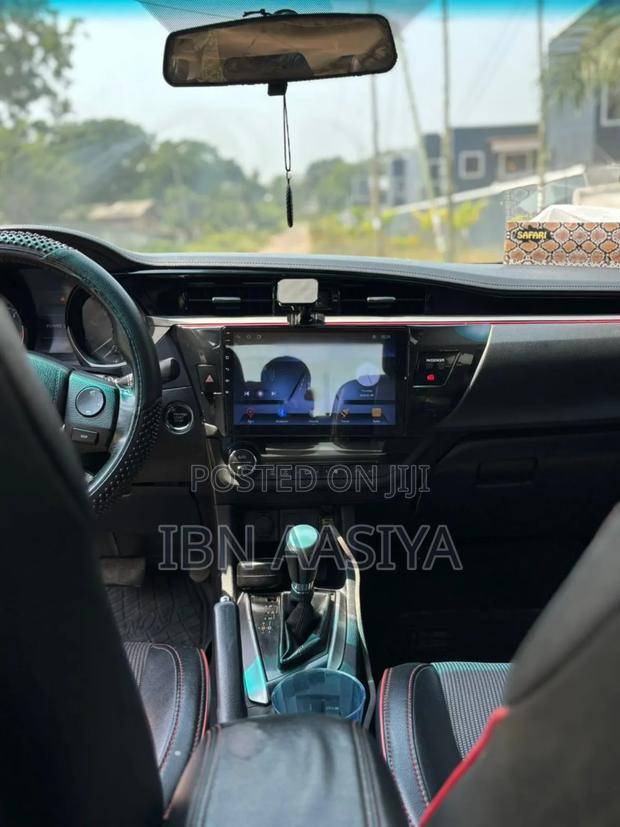 Toyota Corolla 2015 Black photo 7