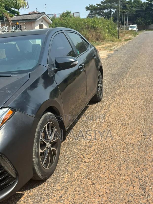 Toyota Corolla 2015 Black photo 8