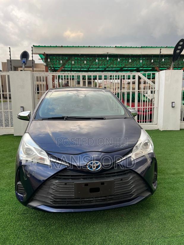 Toyota Vitz 1.3 FWD 5dr 2017 Blue