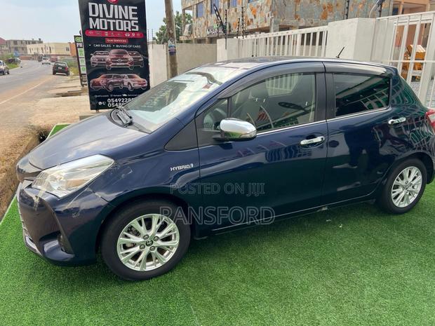 Toyota Vitz 1.3 FWD 5dr 2017 Blue