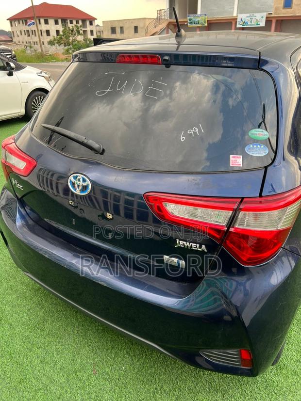 Toyota Vitz 1.3 FWD 5dr 2017 Blue