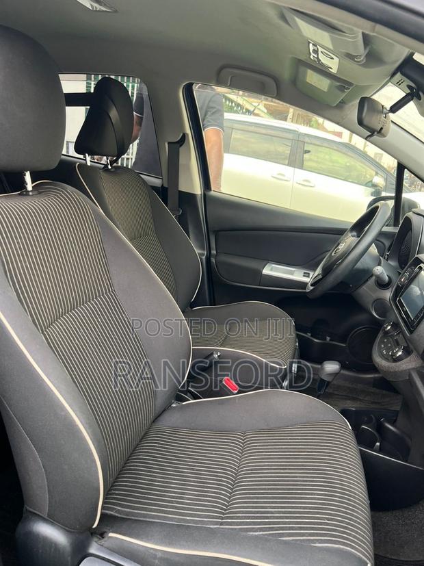 Toyota Vitz 1.3 FWD 5dr 2017 Blue