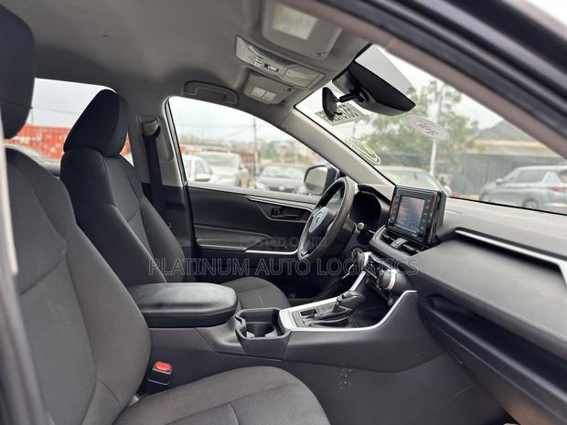 Toyota RAV4 LE AWD 2020 Black photo 7