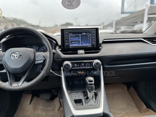 Toyota RAV4 LE AWD 2020 Black photo 8