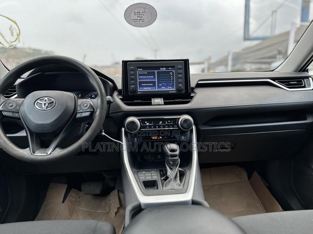 Toyota RAV4 LE AWD 2020 Black photo 9